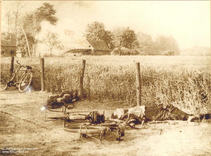Slachtoffers liggen langs de kant van de weg
