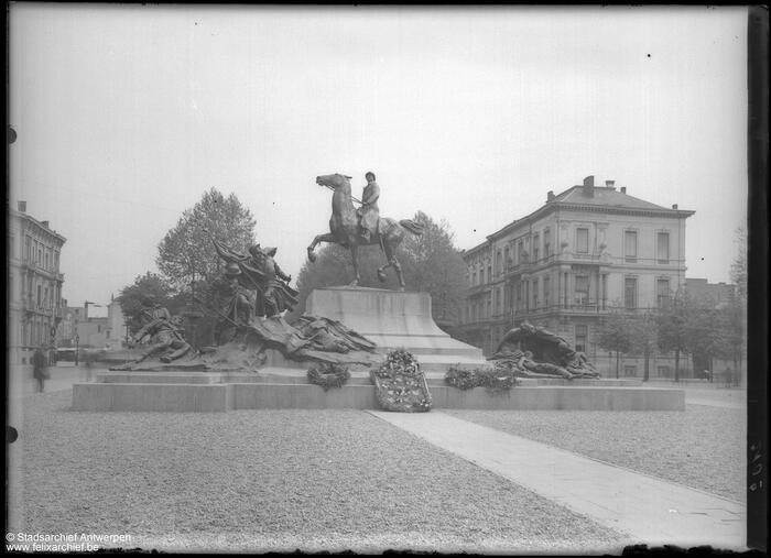 Monument van een man op een paard