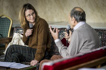 man en vrouw met microfoon