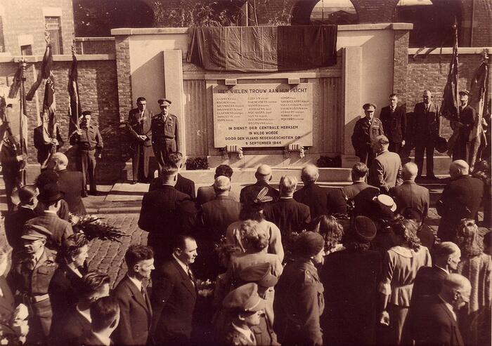 Inhuldiging monument Merksem op 6/9/1945