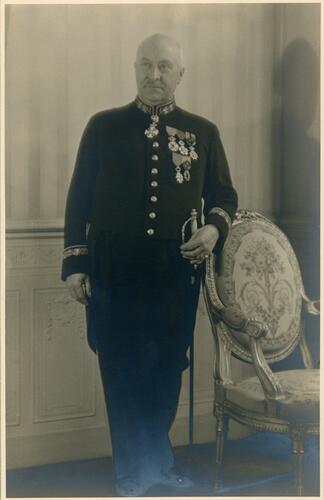 Portret van man in uniform