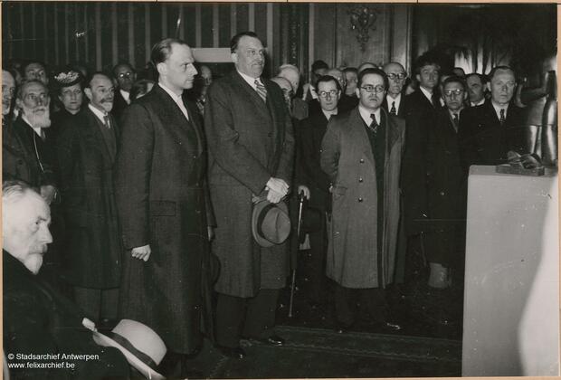 Tentoonstelling in het Osterrieth huis waarbij Schepen Odiel Daem en Leo Delwaide staan
