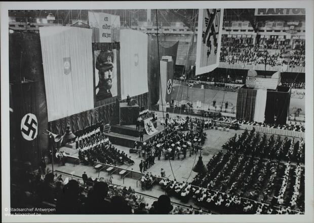 Een grote meeting van het VNV in het Sportpaleis ter ere van Staf De Clercq