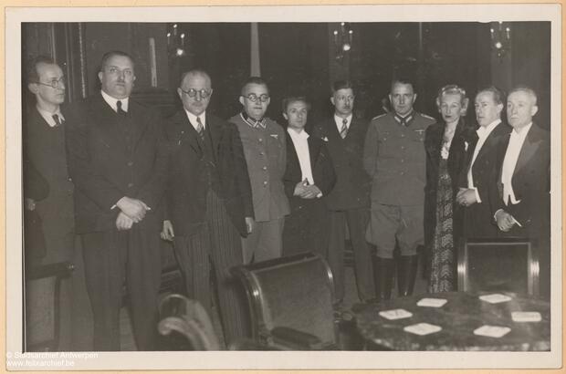 Een groepsfoto met Leo Delwaide en Jan Grauls naast elkaar